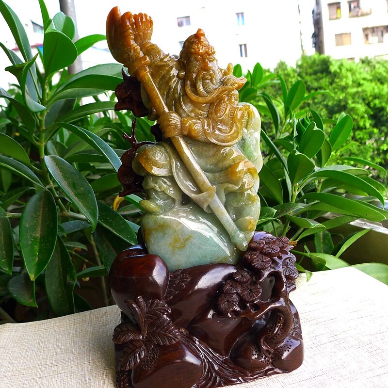 豆种黄加绿武圣关公翡翠摆件0.85公斤