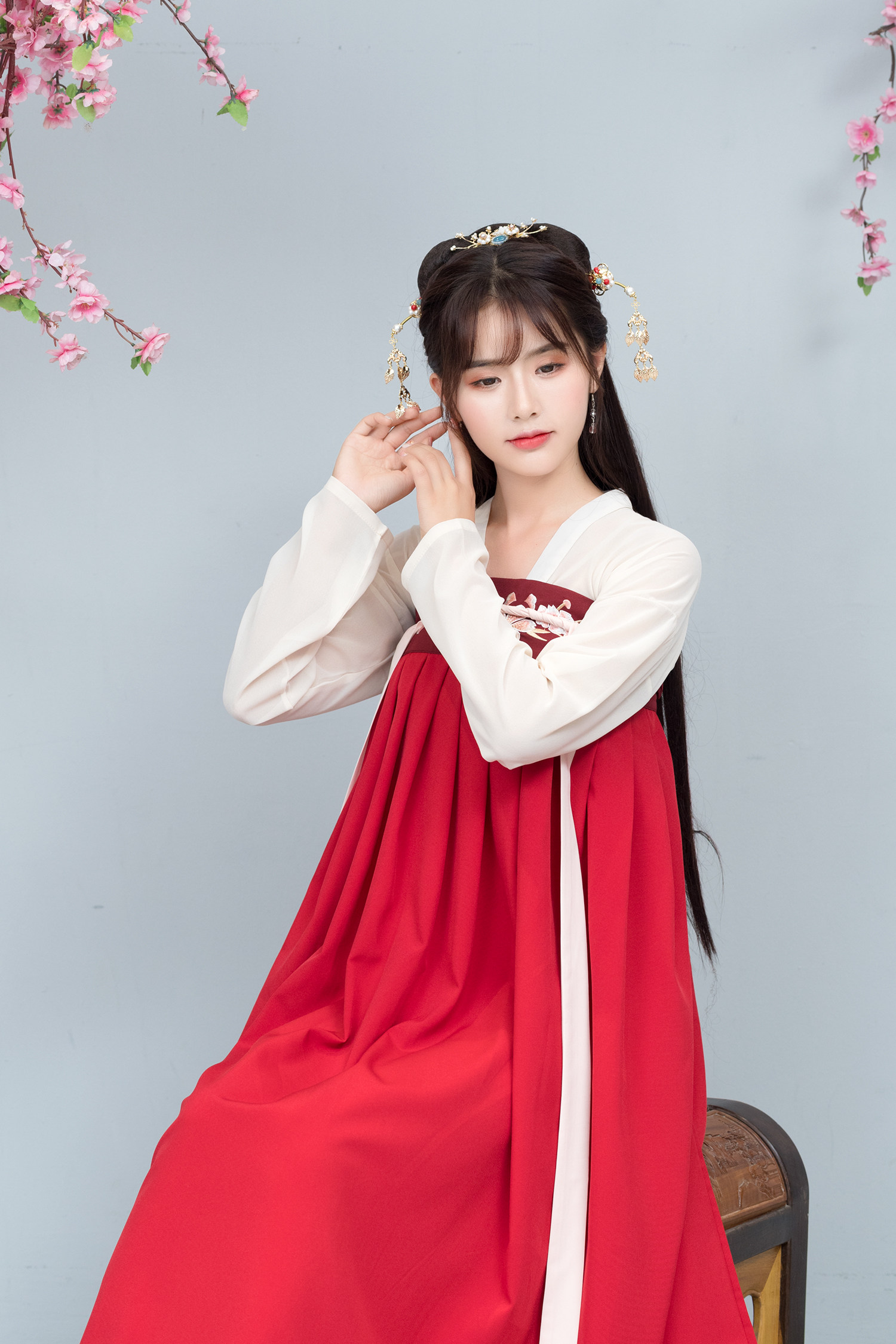 红色(上衣 裙子)