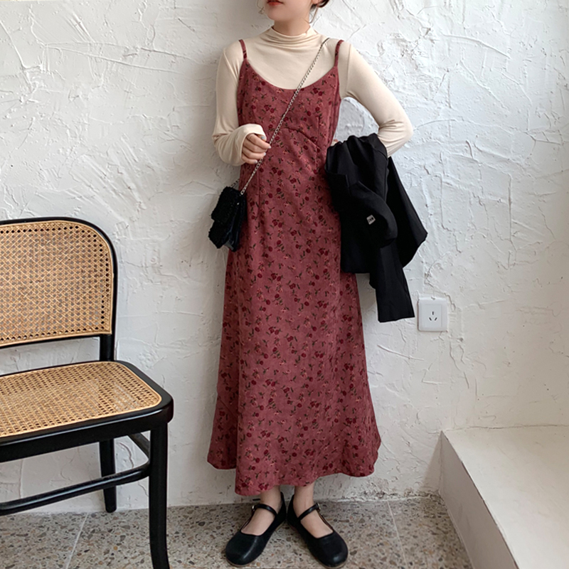 热销吊带长裙夏 碎花_2019秋冬新款复古港味灯芯绒碎花裙网红气质收腰