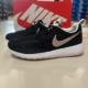 Nike Roshe Run One GS耐克黑白银钩女运动休闲跑步鞋599728-021