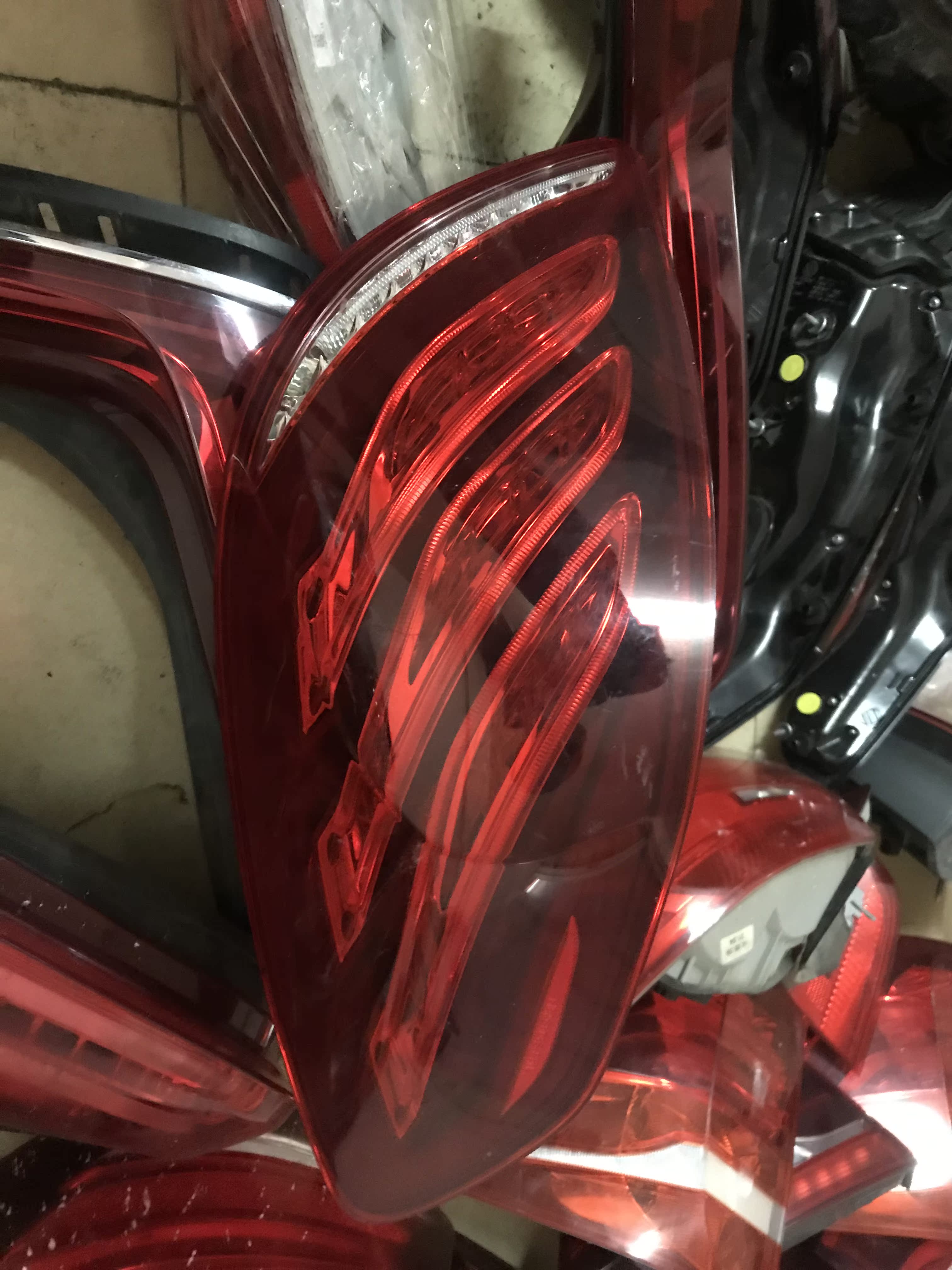 奔驰S级S600 S500 S400 S350 S300 S320尾灯W222 221 S550 S65AMG在类目 汽车/用品/配件/改装, 汽车零配件, 照明系统, 防追尾灯中 - 来自Buy2taobao.com提供专业的淘宝代购服务