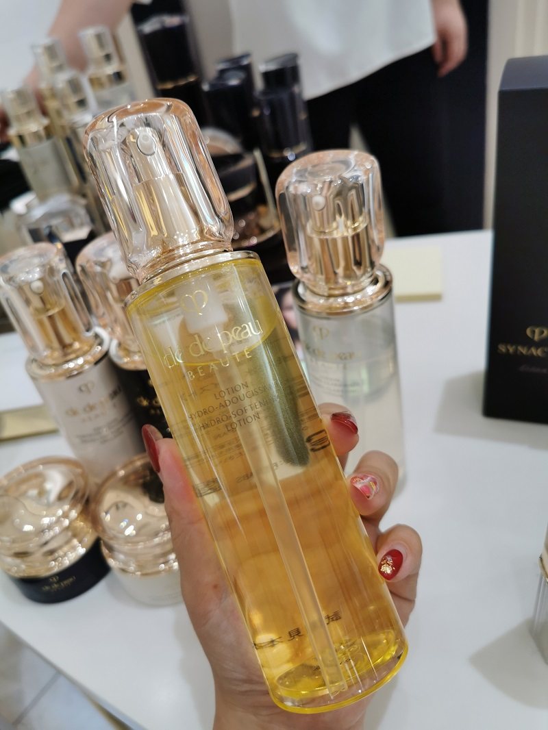 特价cpb化妆水滋润型