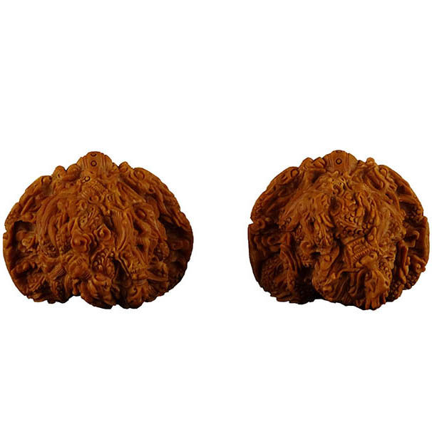 9x4.2x3.9cm 每一颗核桃都刻有九条龙《九龙戏珠》须氏作品