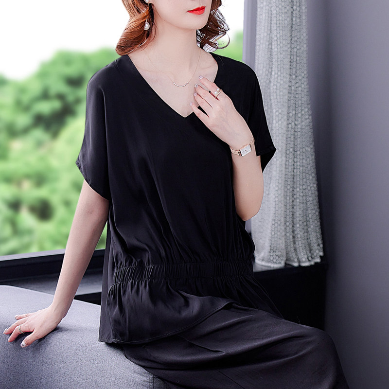 铜氨丝收腰上衣女夏装2021新款时尚洋气宽松百搭黑色V领欧货小衫