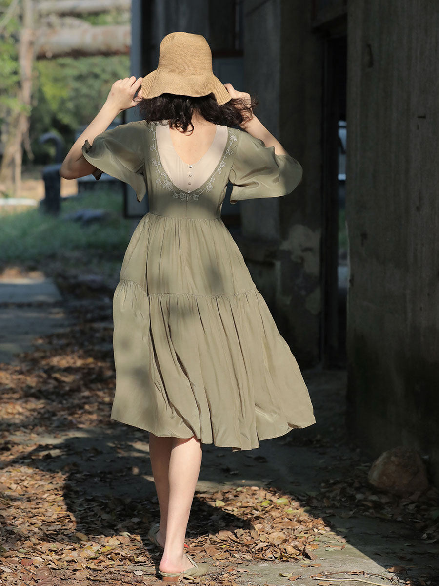 清爽刺绣后背v领绿色裙子夏轻熟风 喇叭袖露背连衣裙温柔风法式