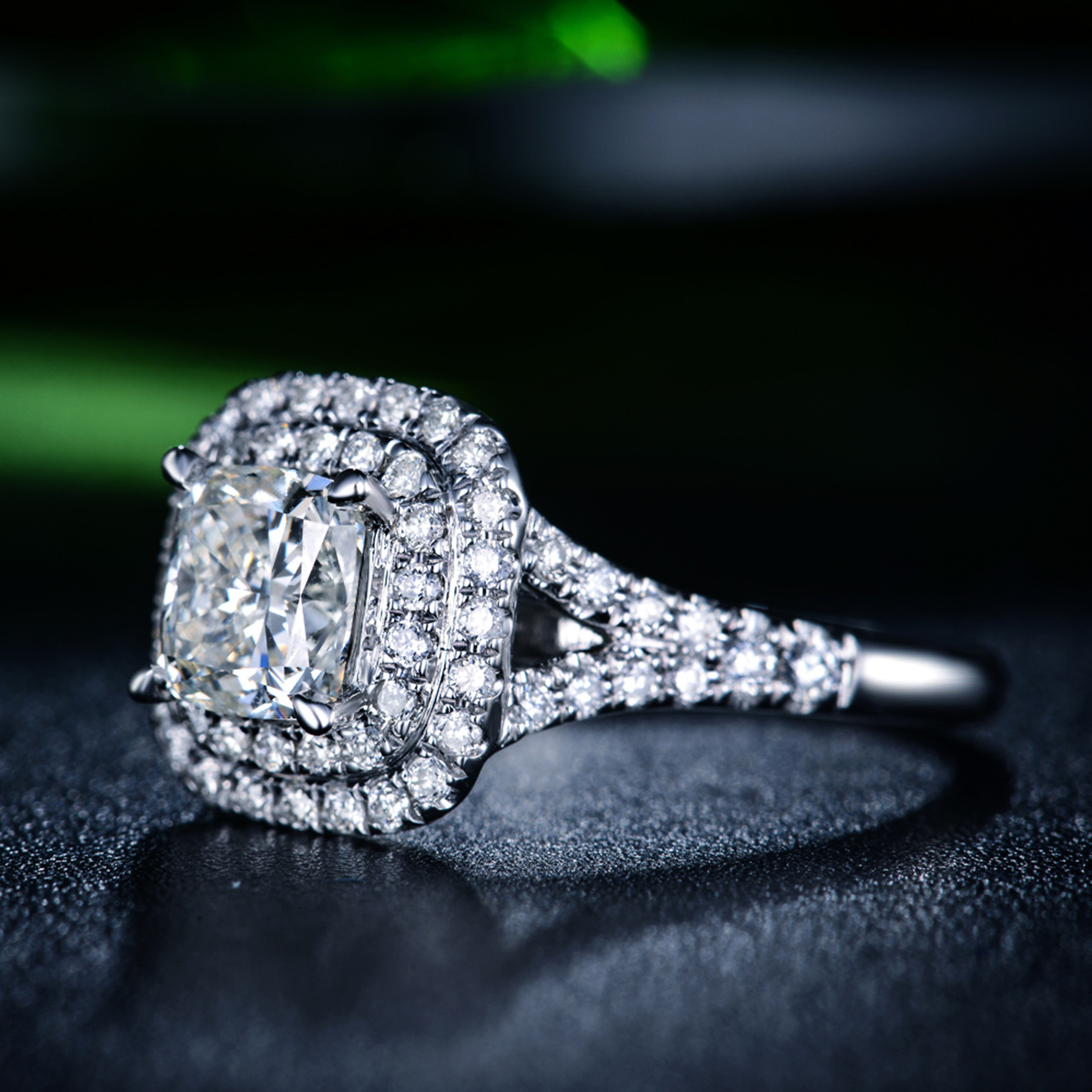 佐卡伊白18k金奢华群镶共136分垫形钻戒女钻石结婚 正品珠宝