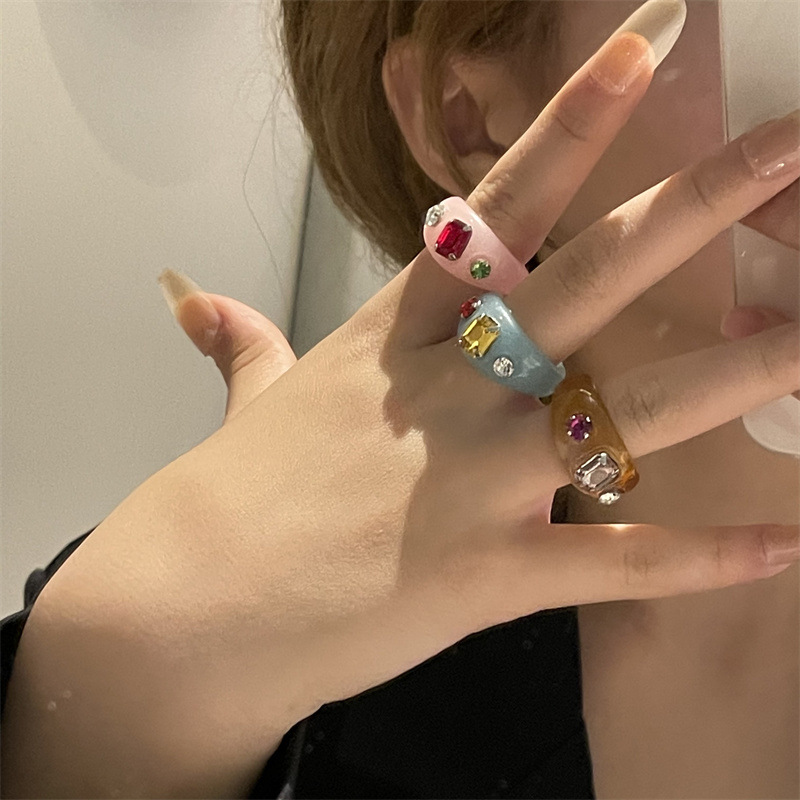 2024年韩国新款ins设计感糖果色镶嵌可爱宝石亚克力树脂戒指食指