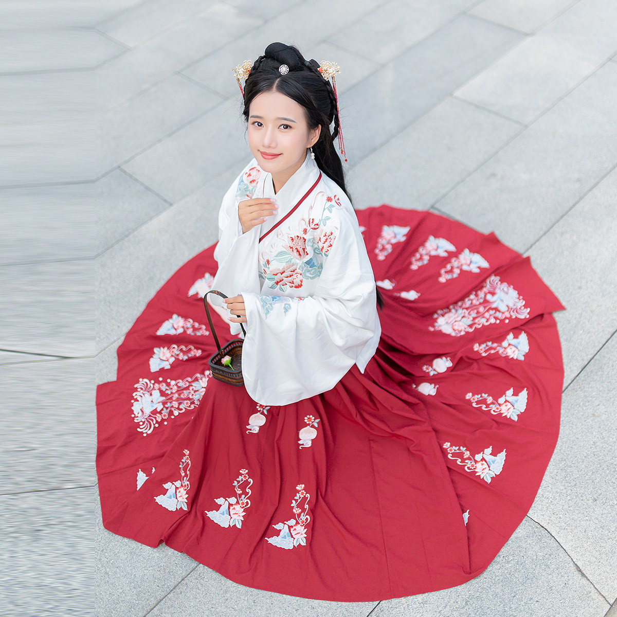 9261#秋冬交领改良汉服女琵琶袖双层面料明制刺绣袄裙马面裙