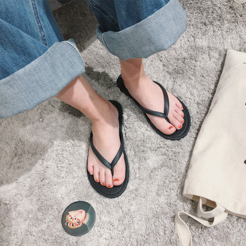 lovers flip flops non-slip Flat bottom Simplicity Korean Edition Metrosexual student leisure time Pinch Shower Room Beach slippersin the Women's Shoes, Slippers category - from Buy2taobao.com to provide professional Taobao agent buy service