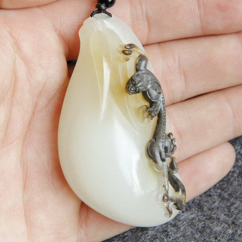 省级玉雕大师时晓印作品 和田玉 草龙 79.03克 *