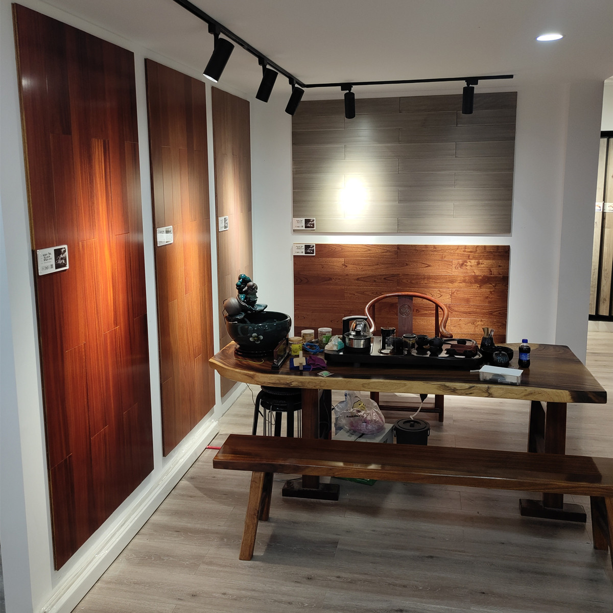 强化复合木地板便宜10 7mm工程板拆迁板长沙实体门店服装店办公室