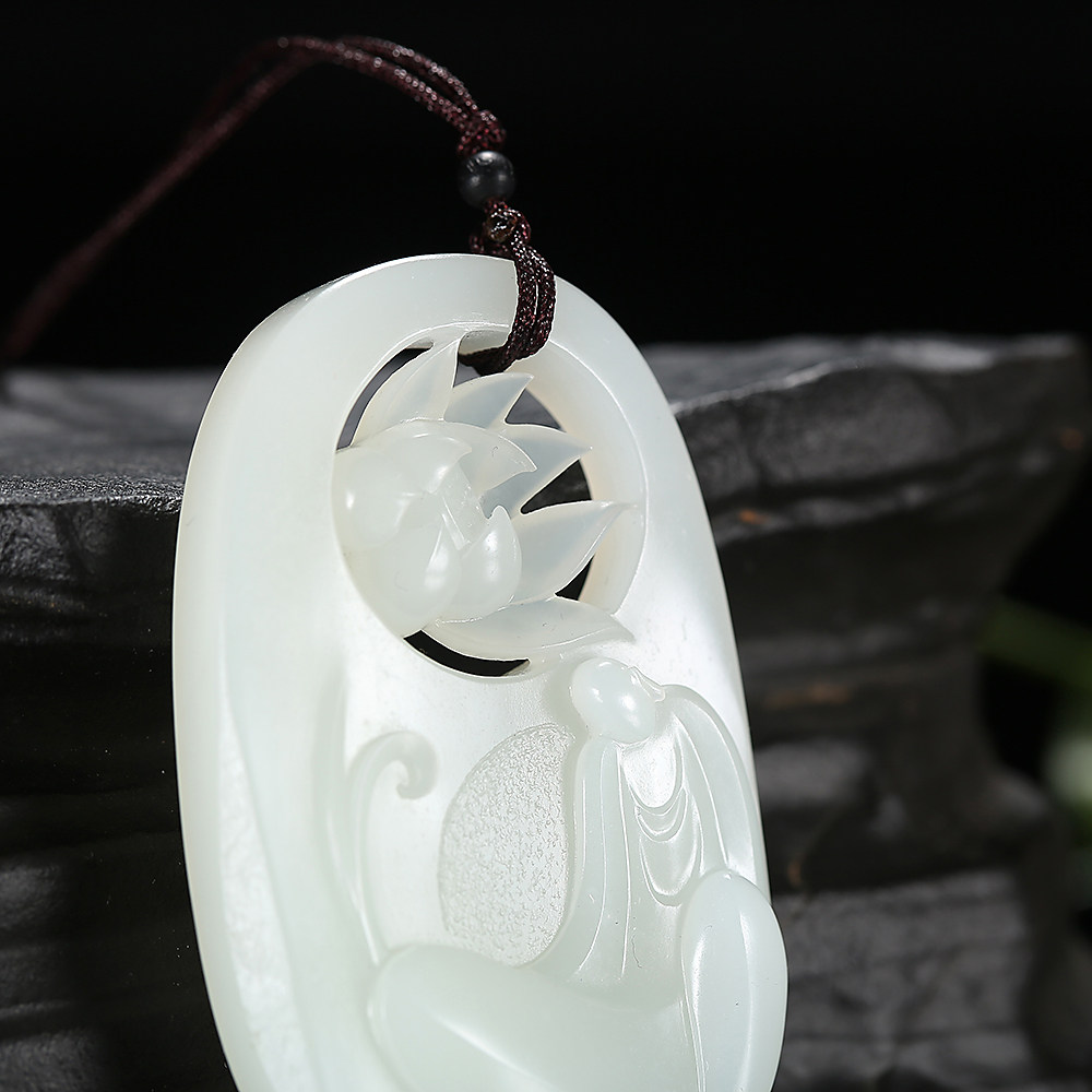 葛洪 中国玉石雕刻大师 和田玉籽料莲花佛语挂件 30g