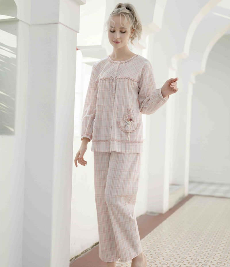 麦可将2021春季女人长袖长裤梭织纯棉布格子优雅圆领宽松睡衣4244