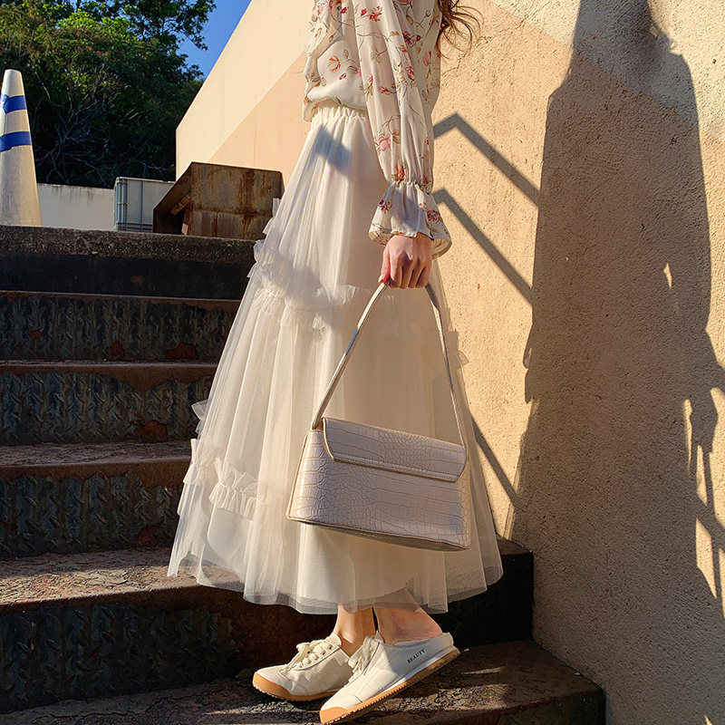 白色半身裙小个子