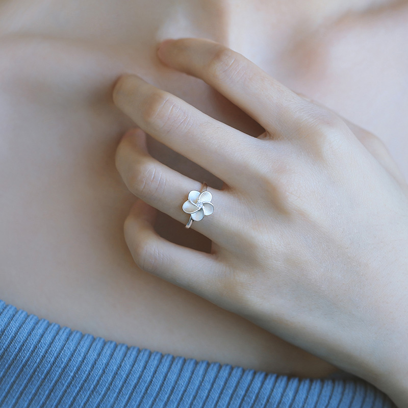 银本家s925纯银镀白金樱花戒指女时尚个性轻奢小众设计感精致指环