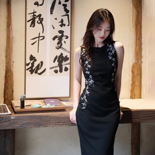 新中式一字肩黑色竹子刺绣吊带连衣裙女夏季修身高冷御姐风包臀裙