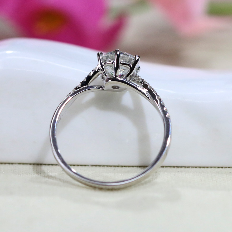 01克拉颜色f-g 净度si 素玉钻石