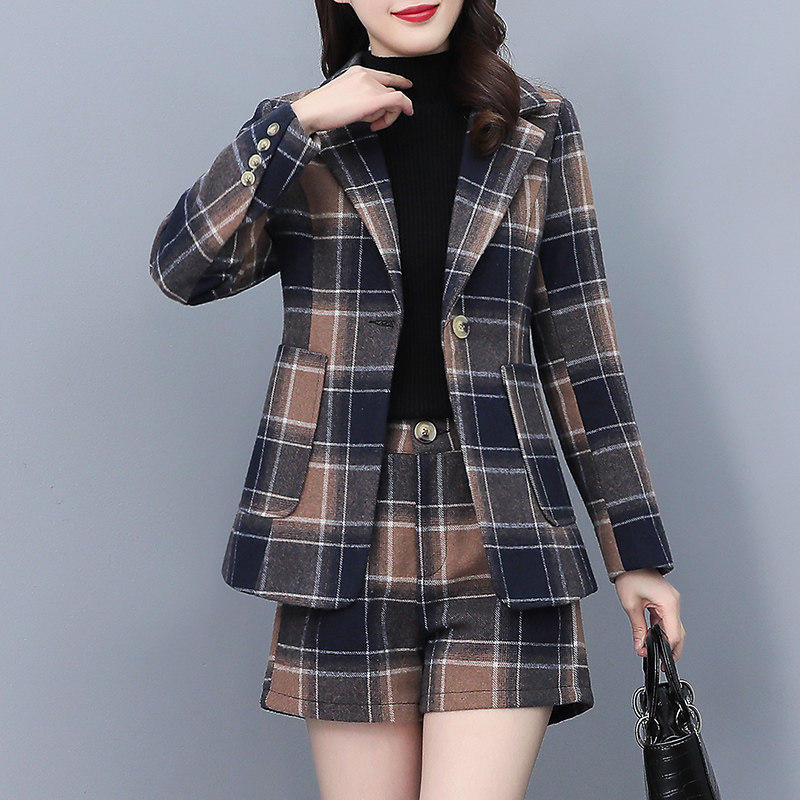 时尚毛呢格子套装女2022年春秋季新款韩版气质西装外套短裤两件套
