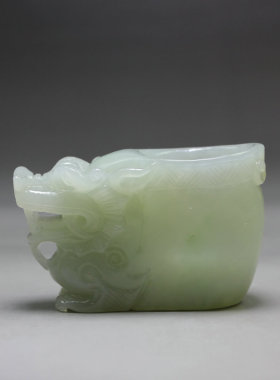 天然和田玉白玉带翠色爵杯龙首酒杯酒盏酒具龙头料器仿古兽杯摆件