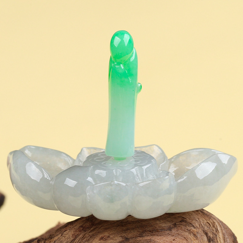 老坑天然翡翠a货飘阳绿莲花悟道 30.31g