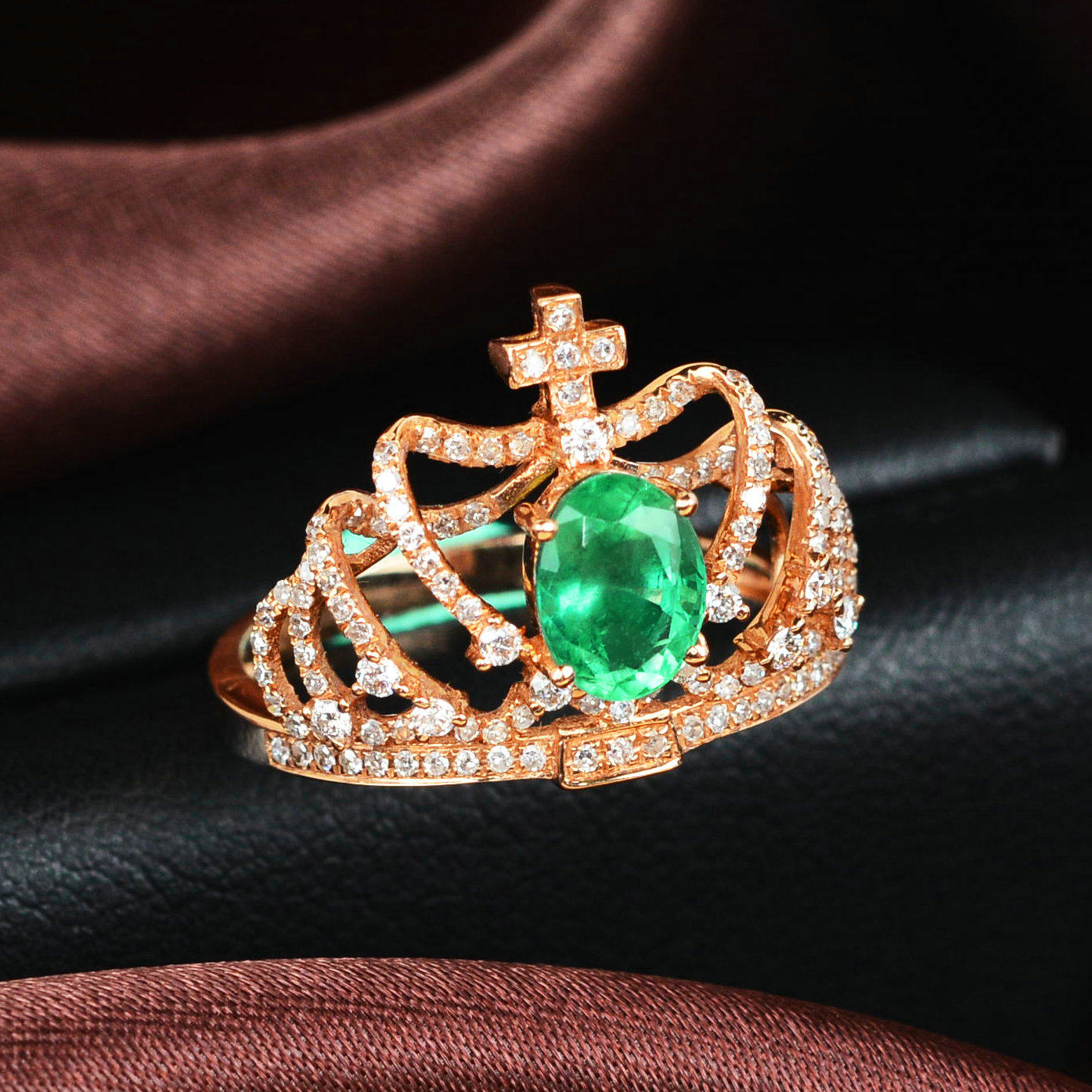 皇冠3. 23g 天然祖母绿戒指 18k金 伴镶钻石 0550 珠宝戒指