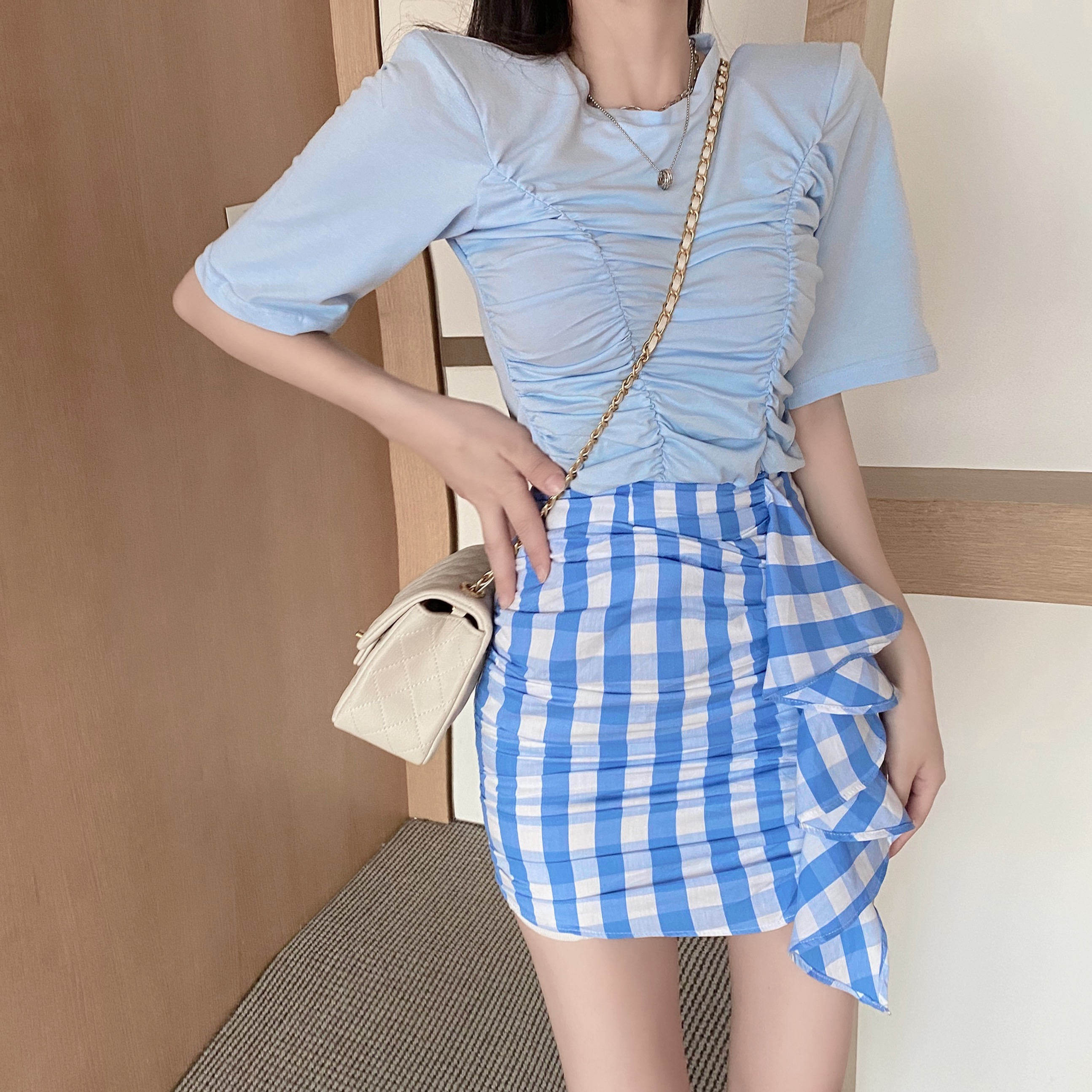 蓝色格子半身裙