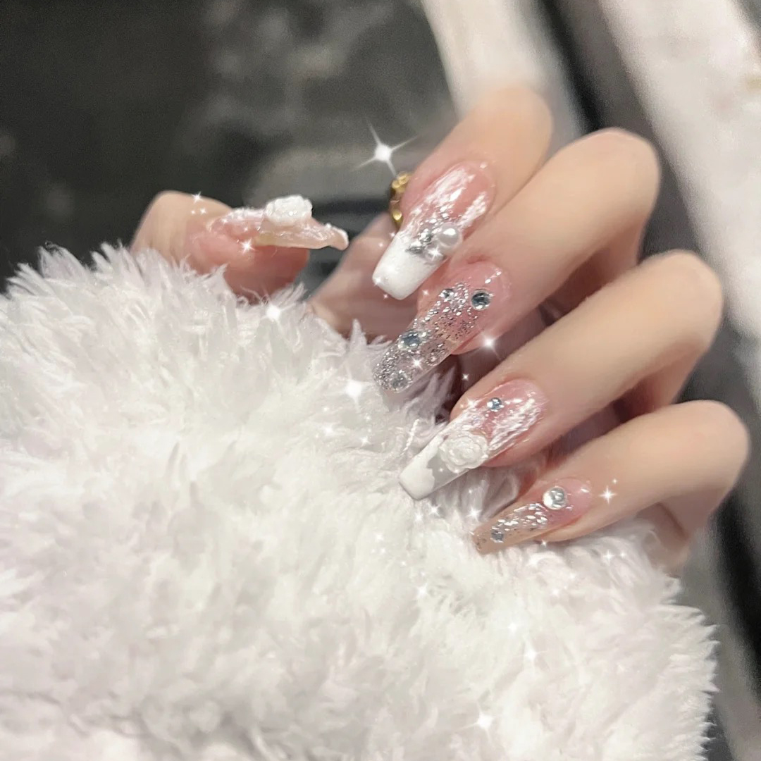 婚纱照新娘甲片显白穿戴甲网红同款白色系山茶花婚甲成品手工美甲