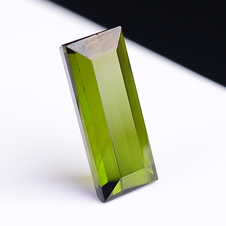 3.29克拉宝石级全净体 绿碧玺戒面5933