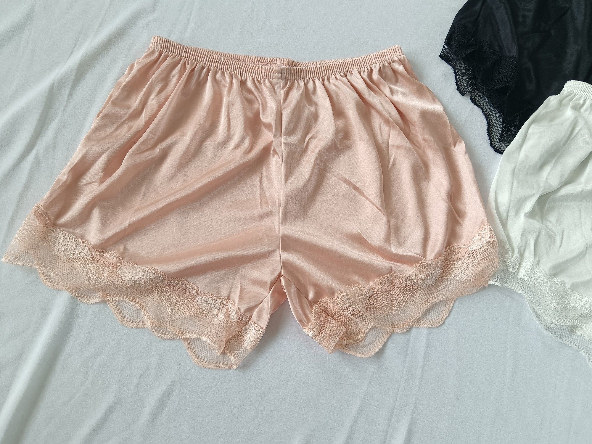 d43-25女式绸缎蕾丝边打底内裤穿裙子防走光弹力平角内裤夏季女士