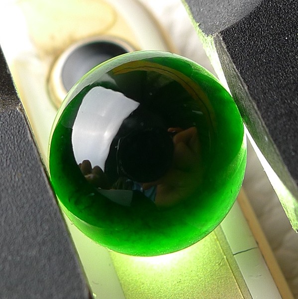 打灯透绿墨翠极黑蛋面 1.96g