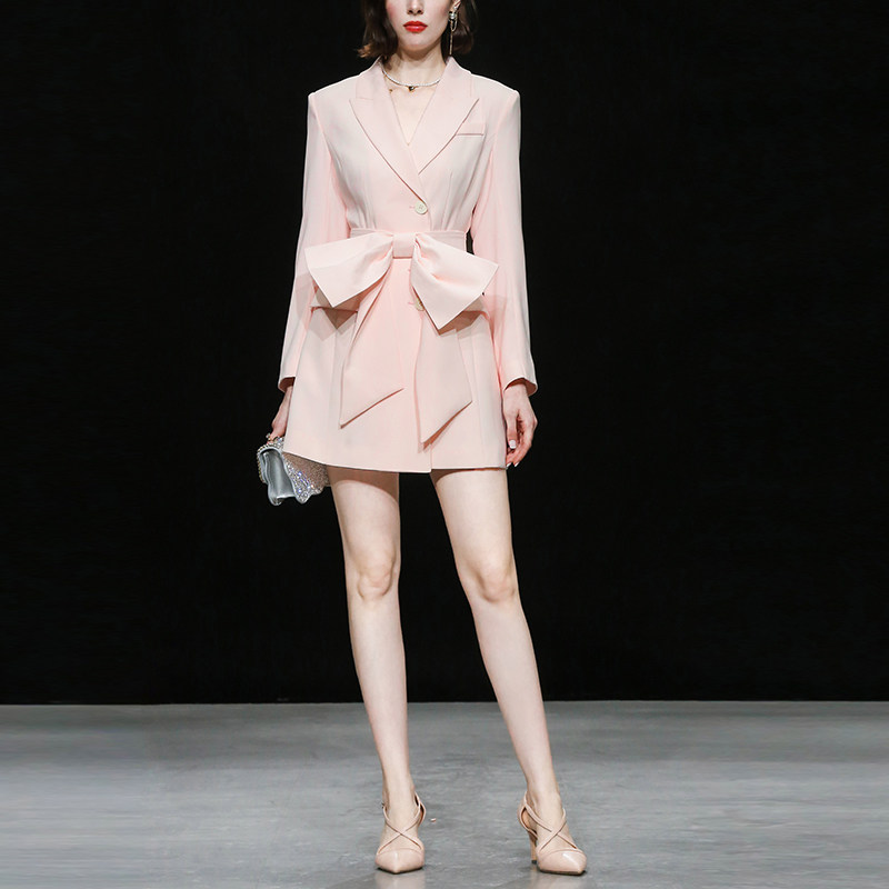 粉色时尚连衣裙