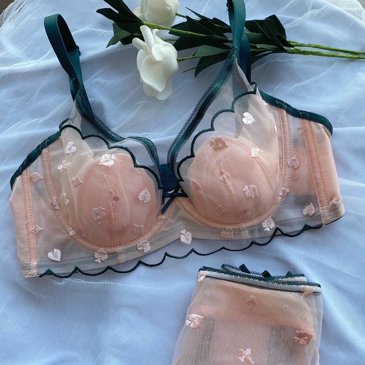 西禾木私物馆  少女时尚蕾丝文胸性感聚拢薄款小胸女士内衣