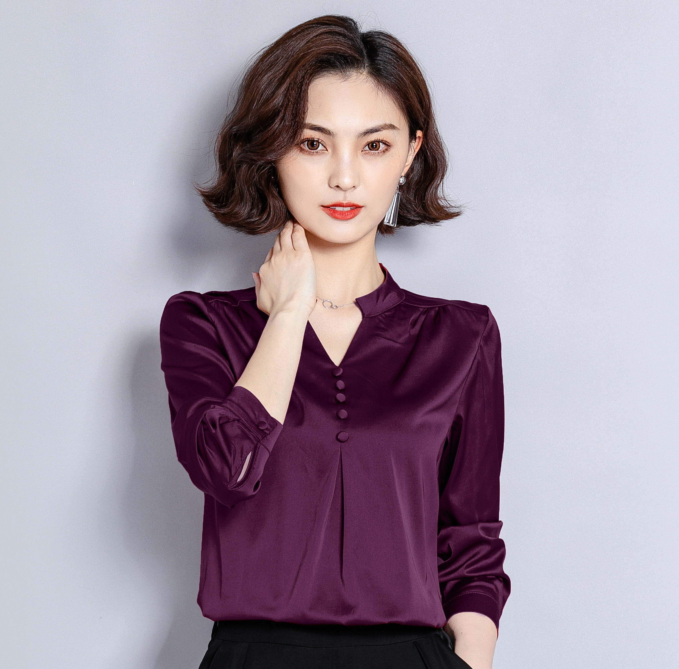 视频现货 2019秋季新款女装气质真丝v领大码女装妈妈百搭衬衫女