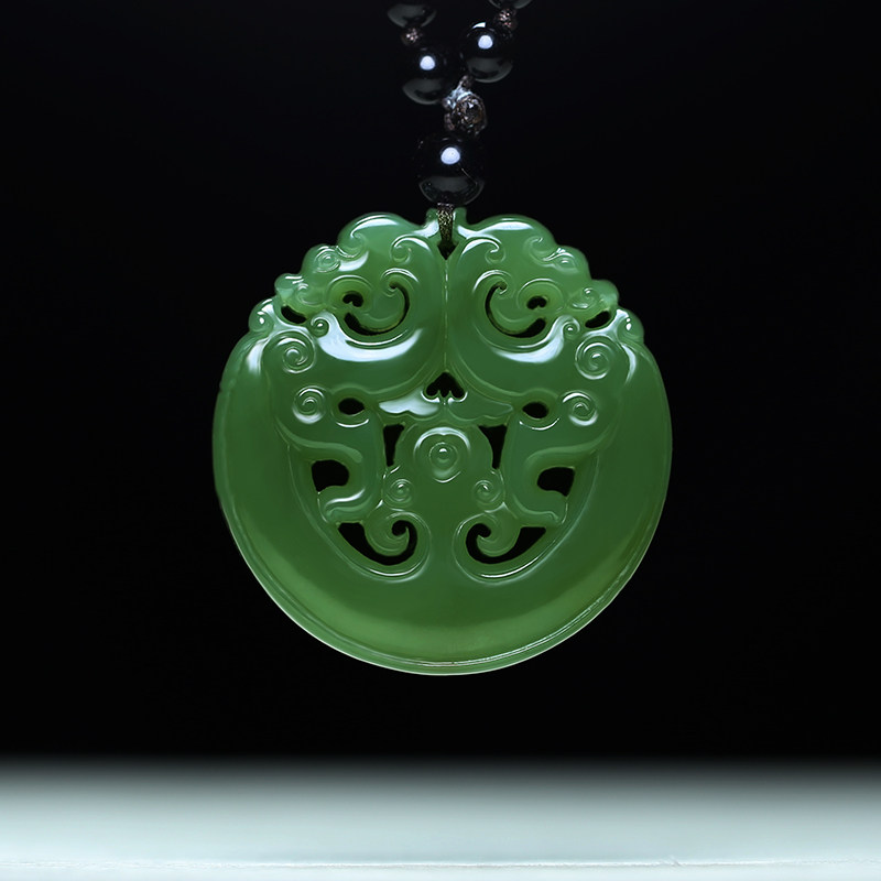 【中国玉石雕刻大师张春风玉雕工作室作品】 和田玉仿古龙挂件