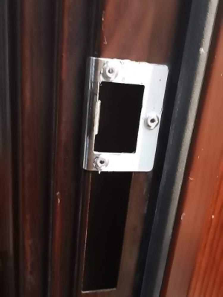 大门锁槽孔装门框锁舌锁舌片锁具压条锁片门框扣片铁片门框扣板