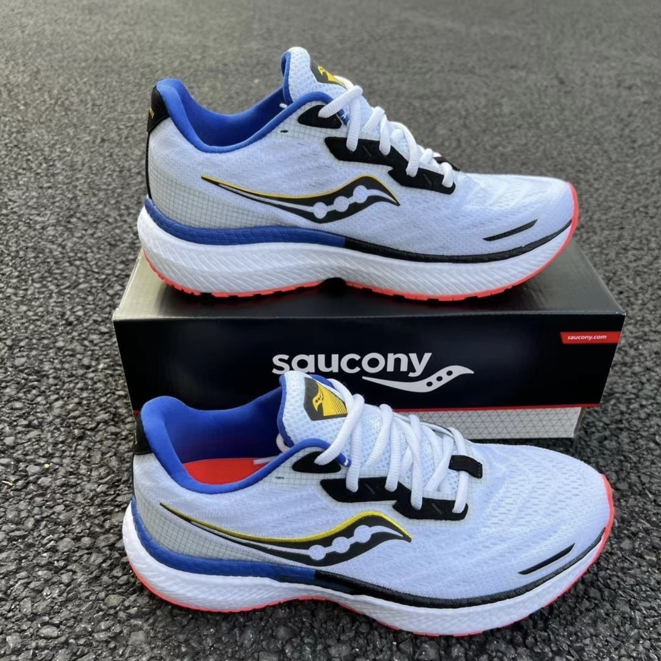 Saucony Triumph 19磨支撑低帮短跑跑步鞋男款 白兰红S20678-84