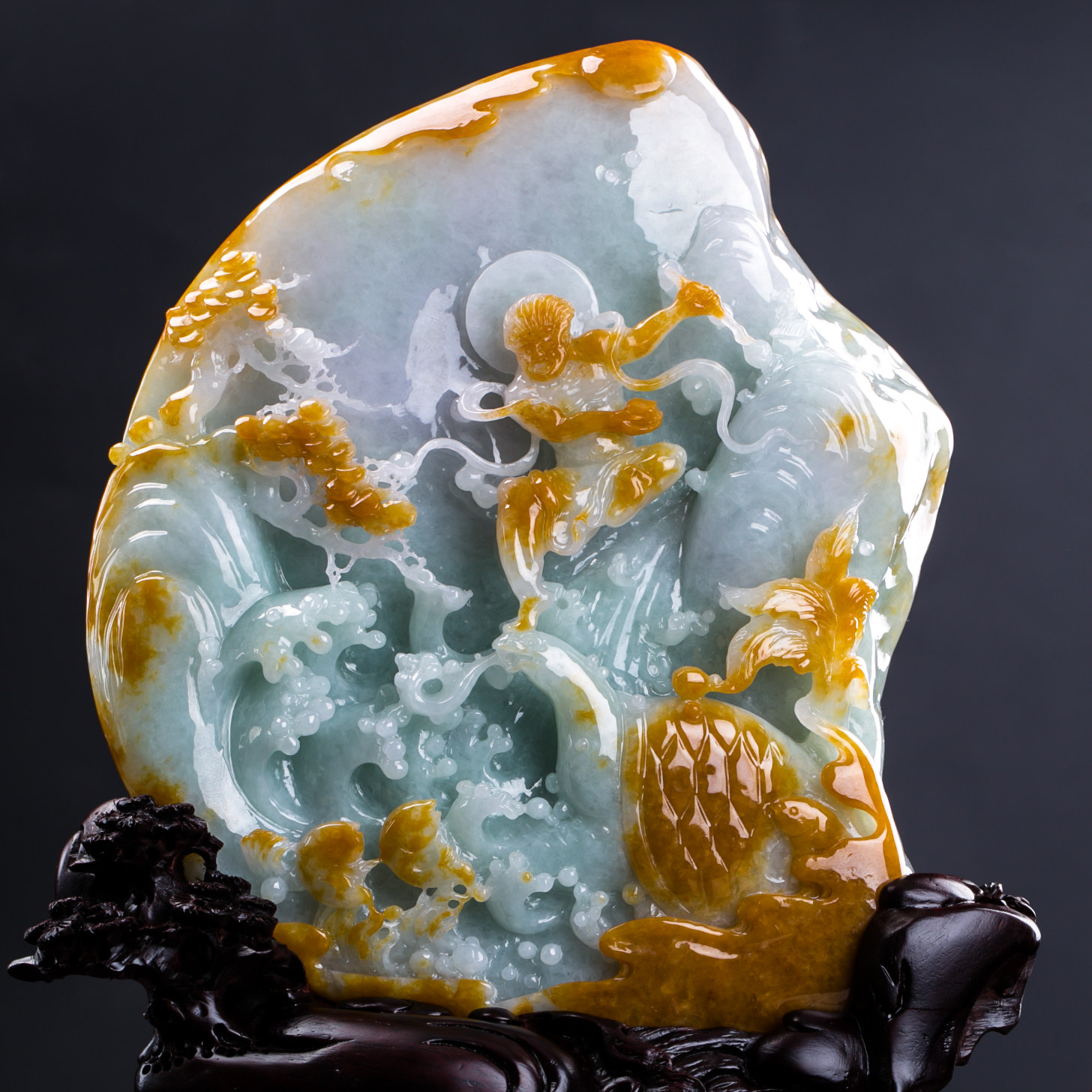 王烨工作室作品《独占鳌头》黄翡翡翠a货摆件 2.26kg