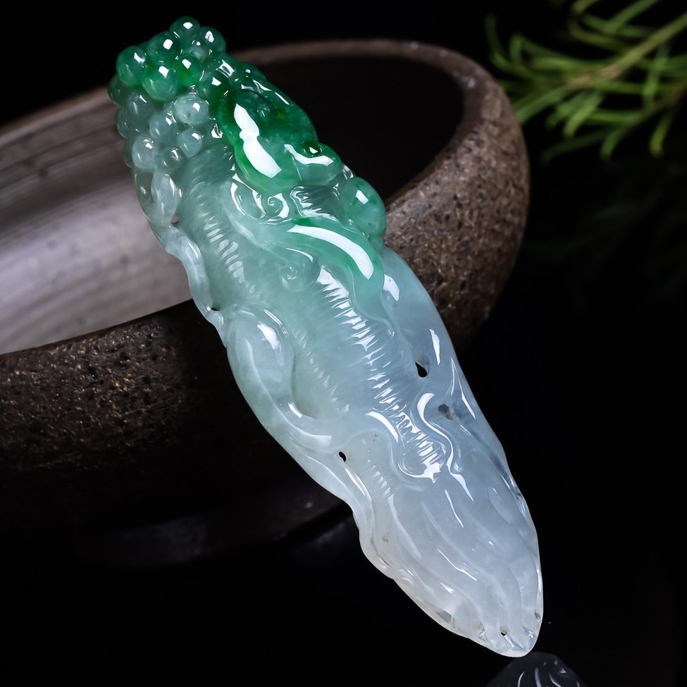 天然a货翡翠人参如意吊坠 32.29克