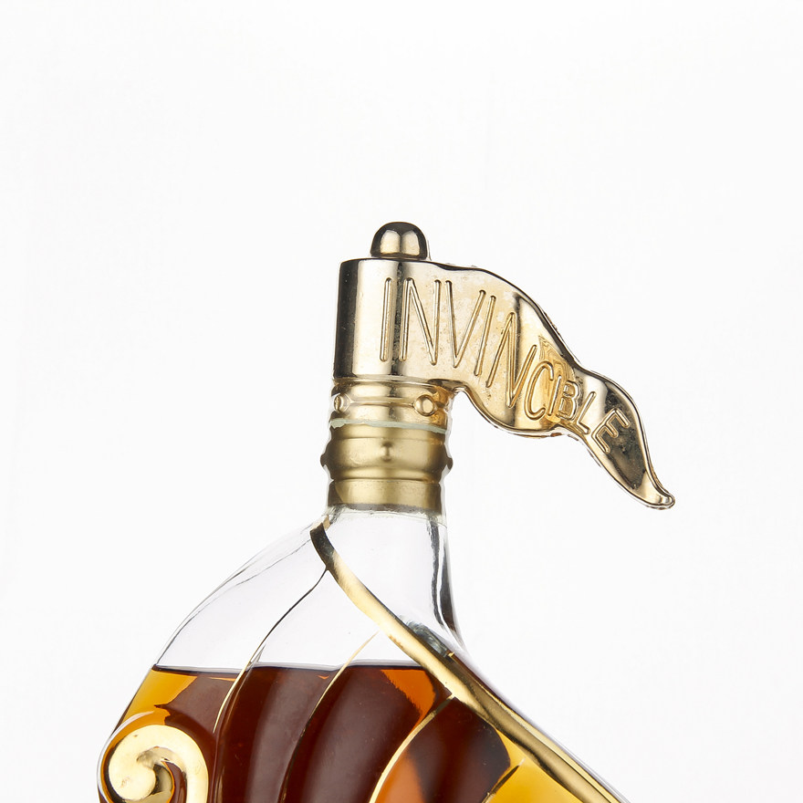 69. 约90年代 拉森 玻璃帆船干邑 700ml 40度 - 拍卖