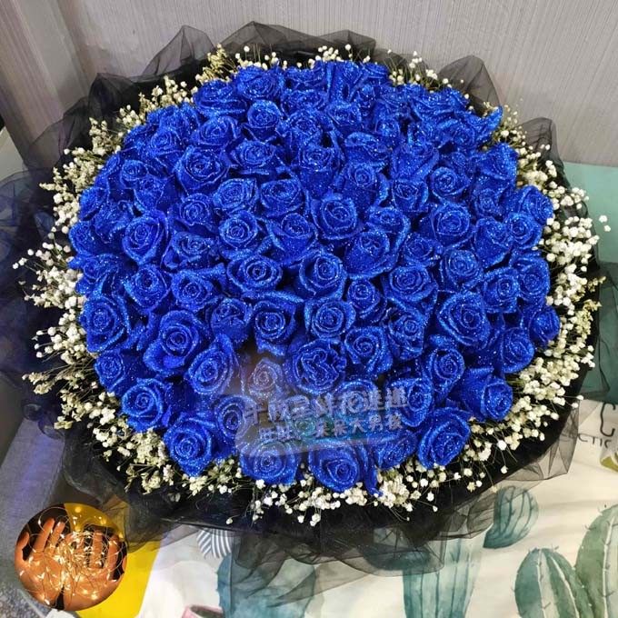 99朵蓝色妖姬(99朵蓝色妖姬花束图片)