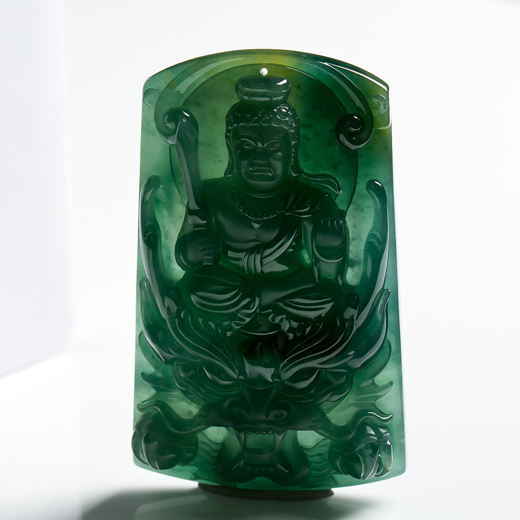 天然缅甸a货翡翠不动明王83.55克