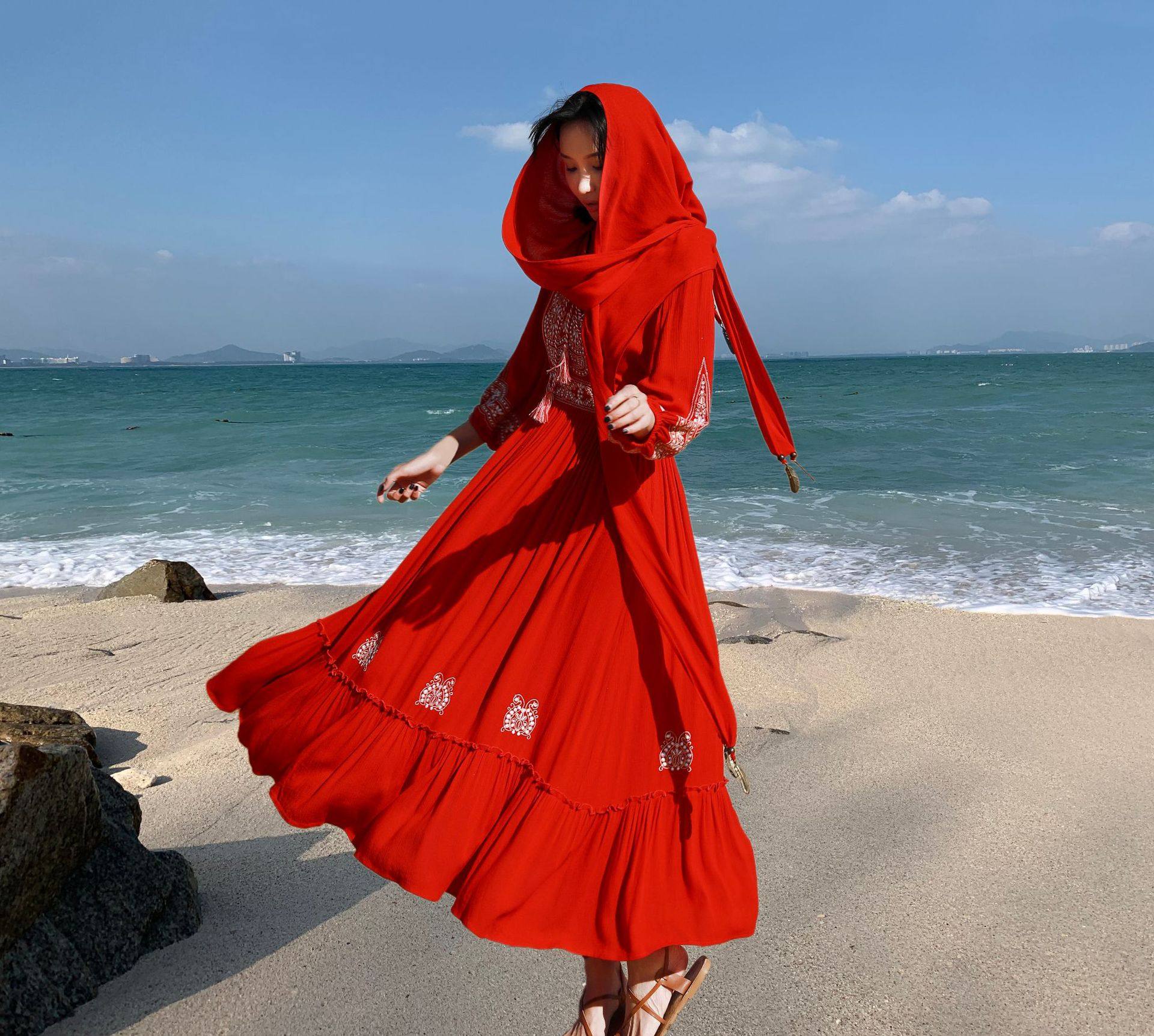 沙漠大红色连衣裙长裙夏季新疆青海旅游拍照红裙子海边度假沙滩裙
