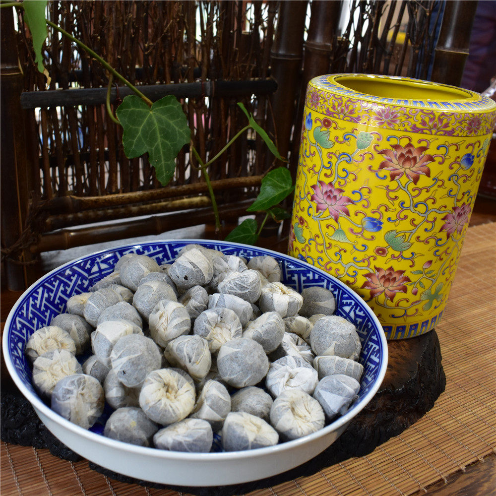 1盒拍 1997年熊猫沱 古树头春纯料 周炳良 宜良茶厂制 400克