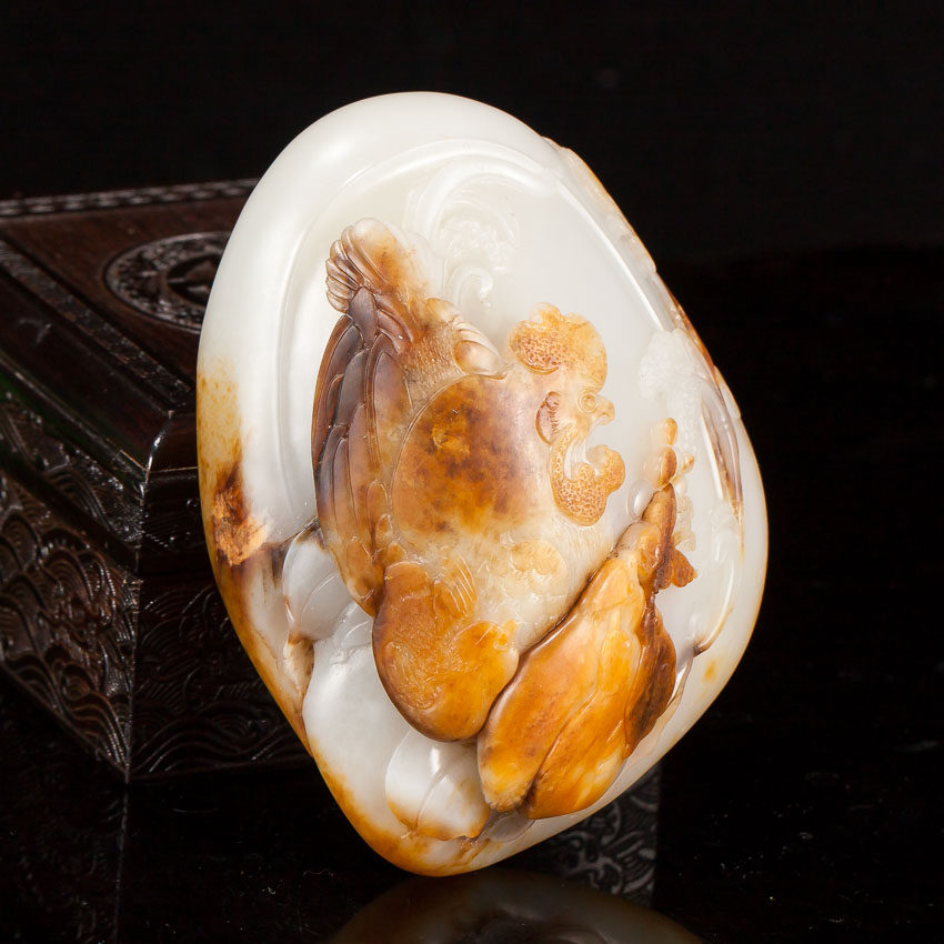 省级大师吴春强作品 和田玉籽料冠上加冠把件 442.07g cq333