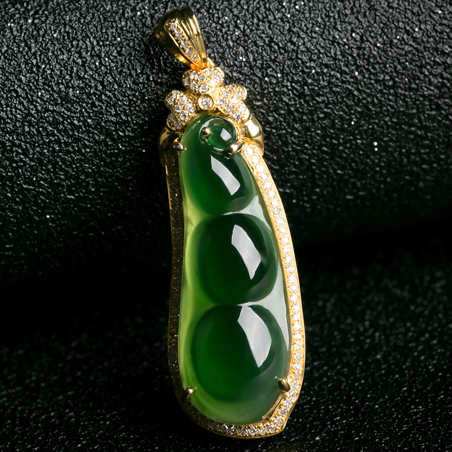18k金满钻镶嵌冰种满绿四季豆吊坠 5.69g
