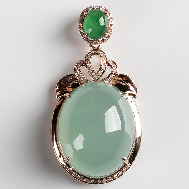 18k金满钻豪华镶嵌冰糯种鸽子蛋吊坠 9.93g