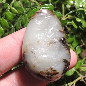 玉雕大师吴卫东作品收藏级黄褐皮老熟俄籽料羊脂豪华玉青龙吊坠r