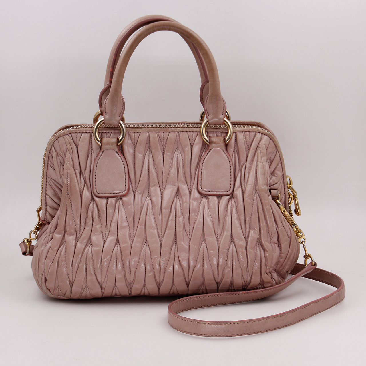 8.5新〕缪缪miumiu女士粉色褶皱油蜡皮手提包