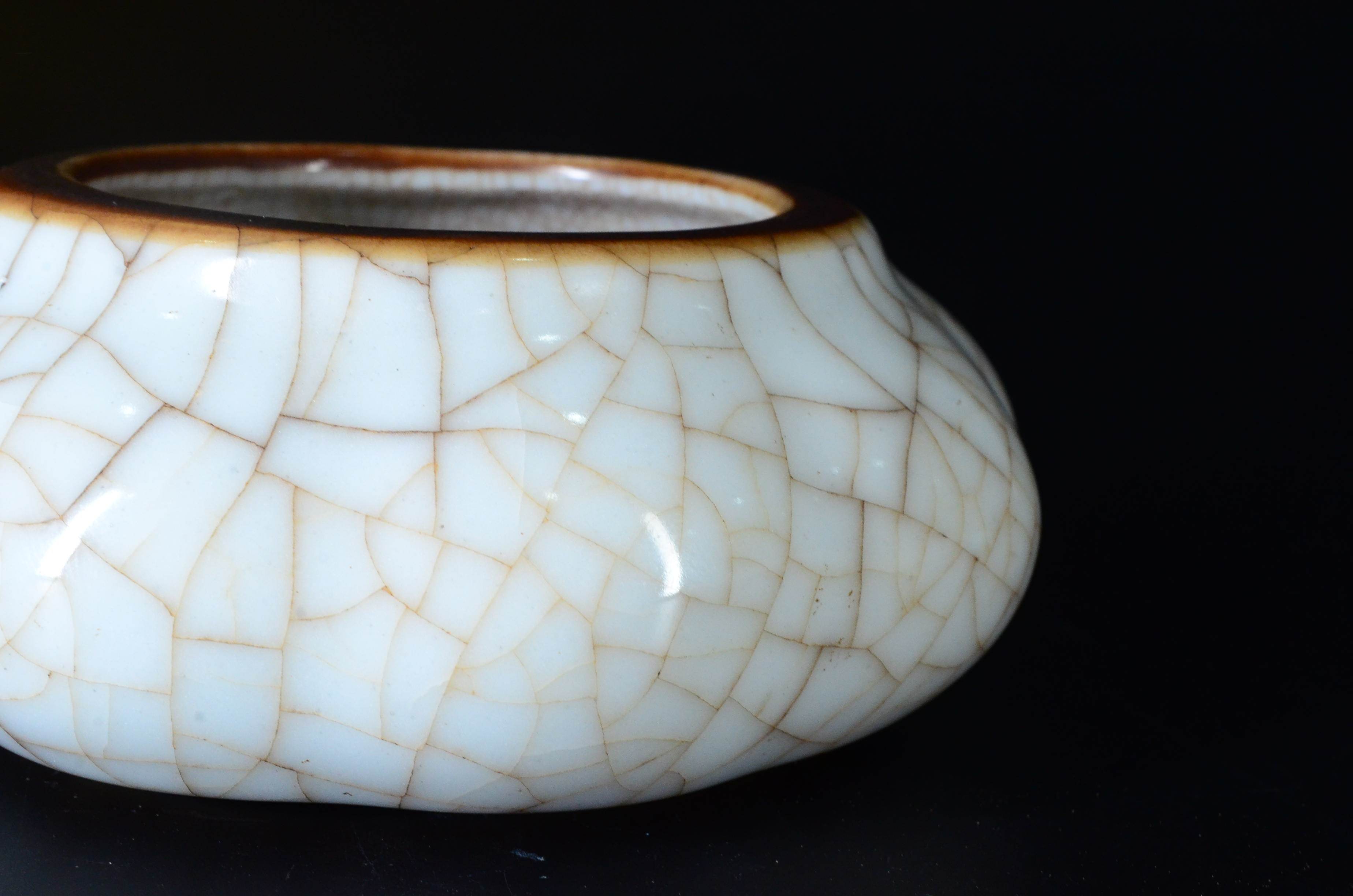 清 哥窑梅花形水盂 tb8-087