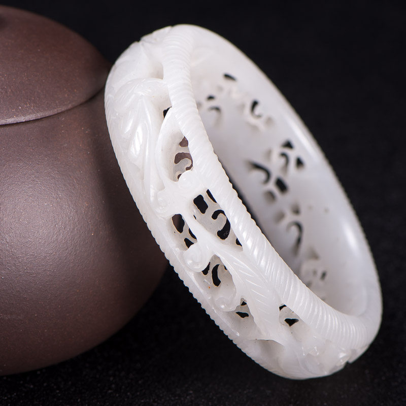 和田玉 白玉镂空雕花手镯 60.09g hl559